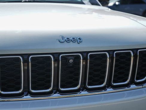 Used 2022 Jeep Grand Cherokee Limited 4xe w/ Luxury Tech Group II AWD/4WD image 11