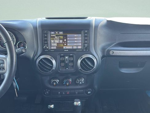 Used 2017 Jeep Wrangler Unlimited Sport AWD/4WD image 11