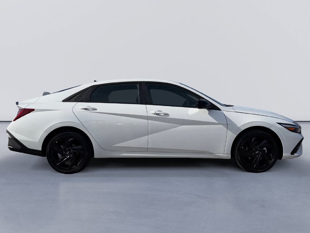 New 2026 Hyundai Elantra SEL FWD image 2