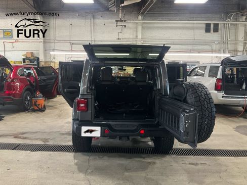 Used 2018 Jeep Wrangler Unlimited Rubicon AWD/4WD image 16