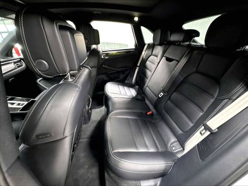 Used 2025 Porsche Macan AWD/4WD image 30