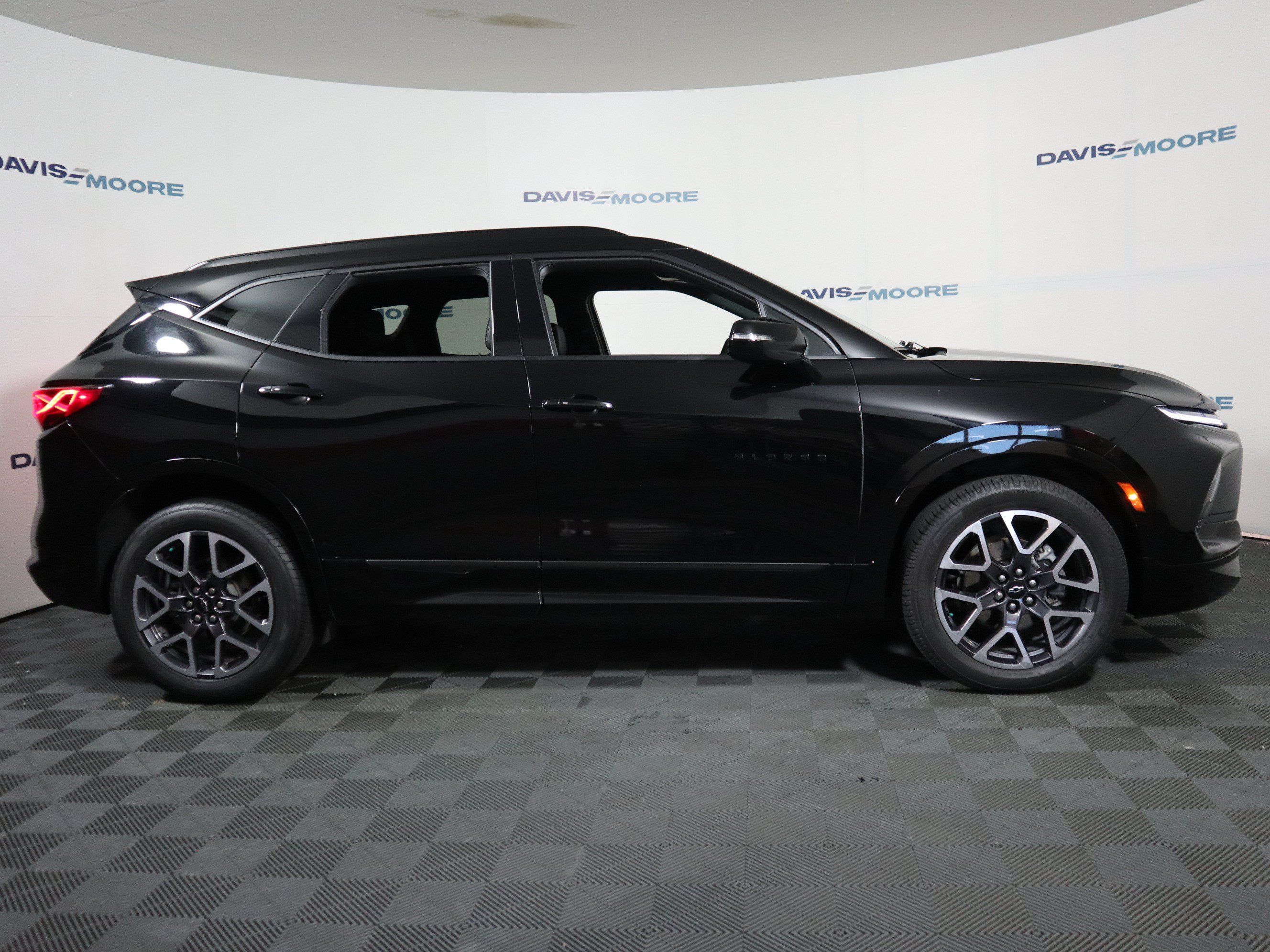 Used 2025 Chevrolet Blazer RS FWD image 4