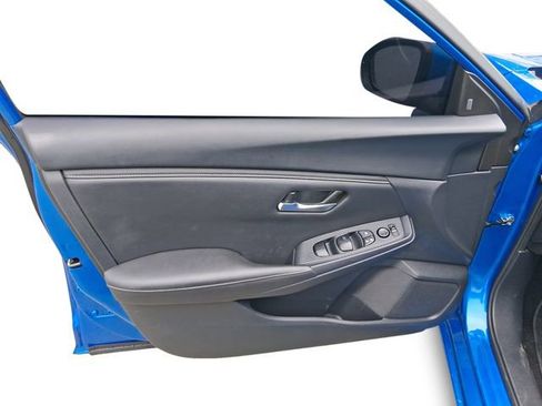 Used 2023 Nissan Sentra SV FWD image 11