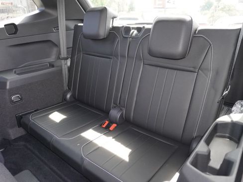 Used 2022 Volkswagen Tiguan SE R-Line FWD image 10