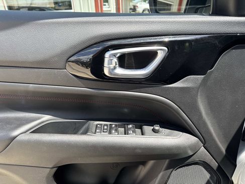 Used 2025 Jeep Compass Trailhawk image 19