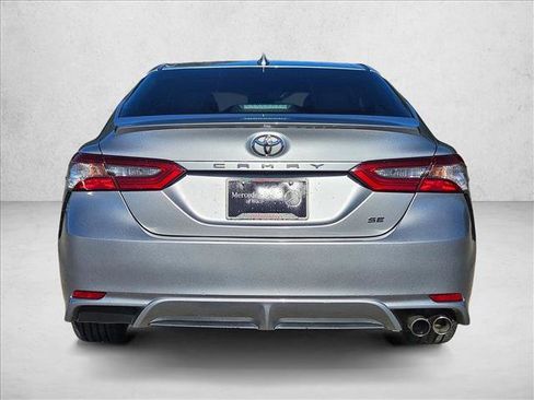 Used 2018 Toyota Camry SE image 6