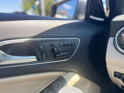 Used 2017 Mercedes-Benz GLA 250 4MATIC image 25