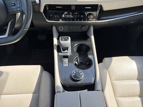 Used 2023 Nissan Rogue SL w/ SL Premium Package image 26