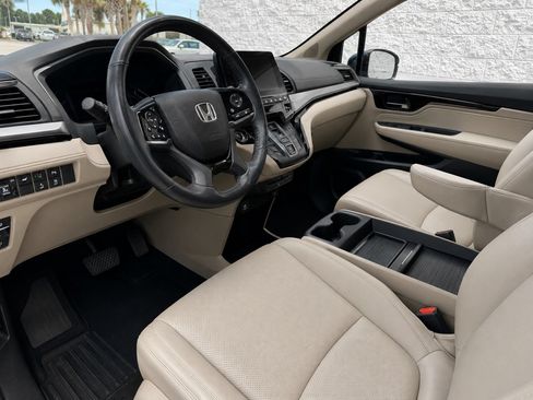 Used 2019 Honda Odyssey Elite image 2