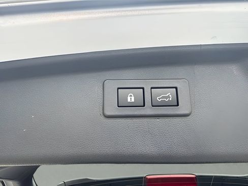 Used 2025 Subaru Outback Premium AWD/4WD image 18