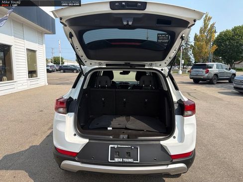 Used 2021 Chevrolet TrailBlazer LT w/ Premium Seating Package FWD image 7