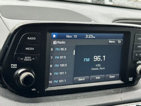 Used 2019 Hyundai Santa Fe SE image 20