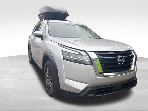 Used 2022 Nissan Pathfinder SV w/ SV Premium Package image 8