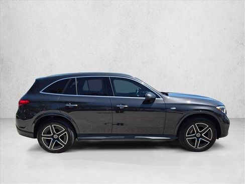 Used 2025 Mercedes-Benz GLC 350e 4MATIC image 4