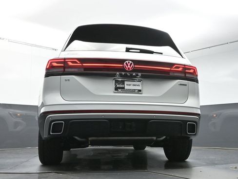 Used 2025 Volkswagen Atlas Peak Edition SE image 38