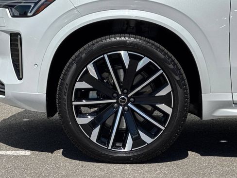 Certified 2026 Volvo XC90 B6 Plus w/ Protection Package Premier AWD/4WD image 32