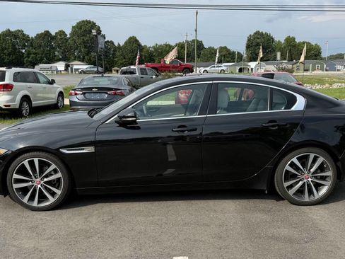 Used 2018 Jaguar XE Prestige RWD image 4