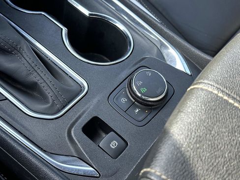 Certified 2023 Chevrolet Traverse LT image 32