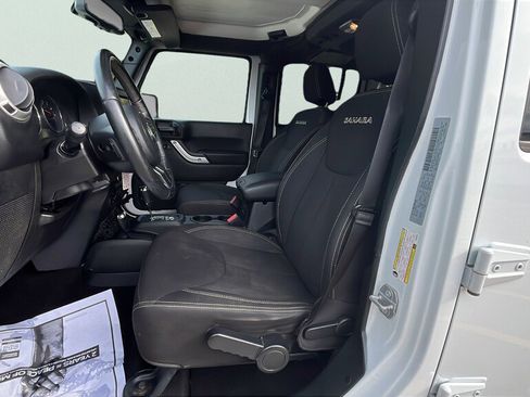 Used 2018 Jeep Wrangler Unlimited Sahara w/ Connectivity Group image 15