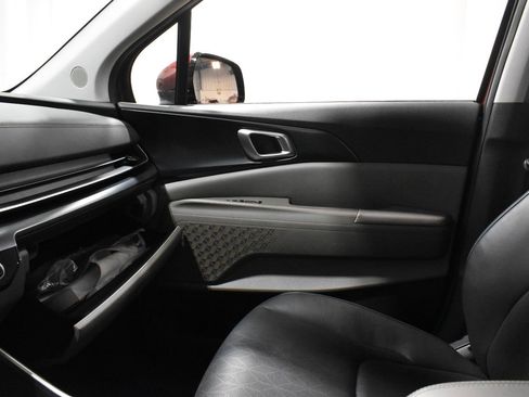Used 2025 Kia Carnival FWD image 23