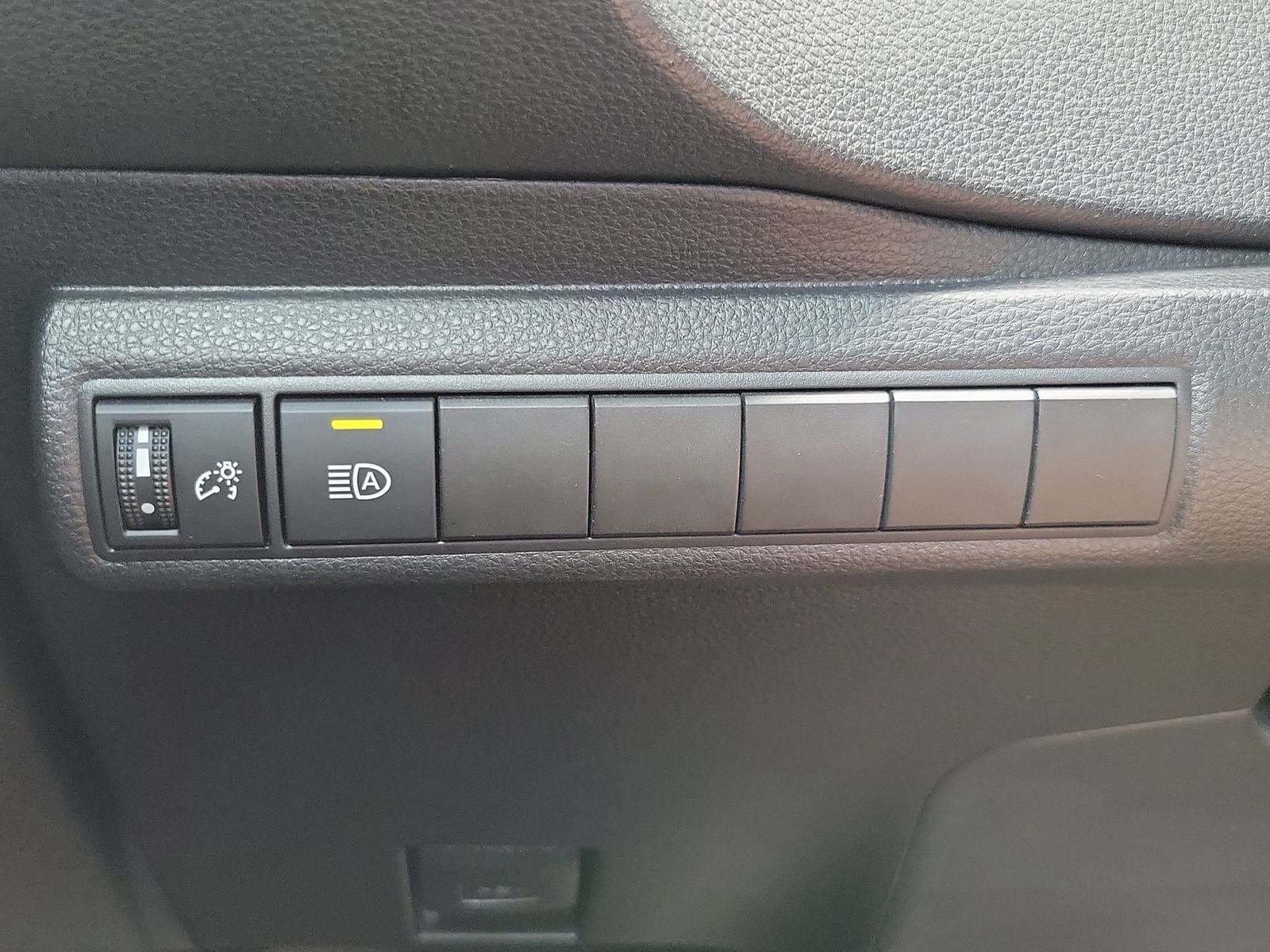 Used 2025 Toyota Corolla SE FWD image 24
