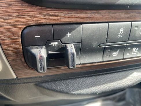 Used 2018 RAM 1500 Laramie image 13