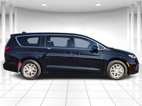 New 2026 Chrysler Pacifica Select FWD image 2