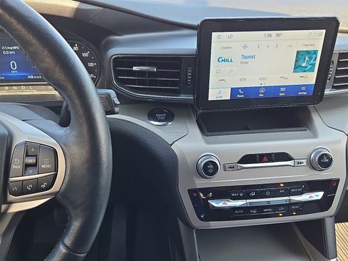 Certified 2022 Ford Explorer XLT w/ Equipment Group 202A image 15