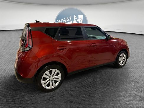 Used 2023 Kia Soul LX image 2