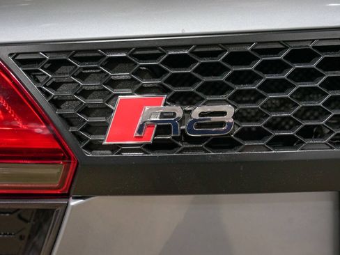 Used 2018 Audi R8 V10 w/ Carbon Exterior Package AWD/4WD image 37