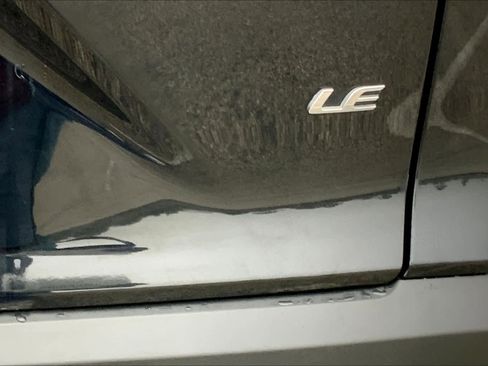 Used 2022 Toyota Corolla Cross LE FWD image 10