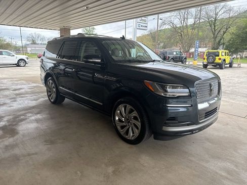 Used 2024 Lincoln Navigator Reserve AWD/4WD image 3