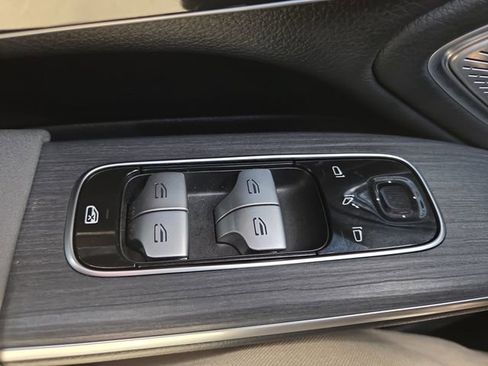 Used 2024 Mercedes-Benz EQS 580 4MATIC Sedan image 17