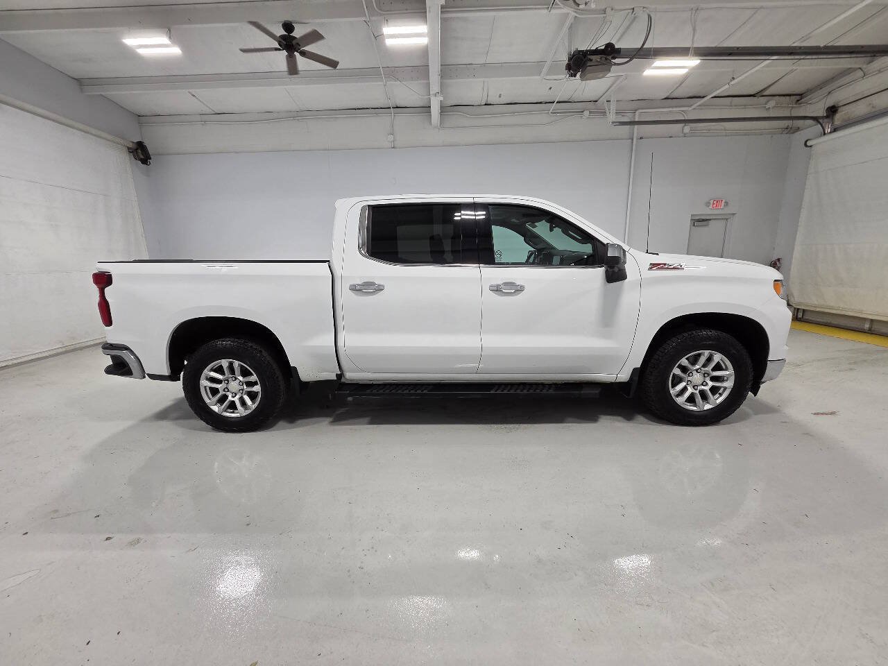 Used 2022 Chevrolet Silverado 1500 LTZ w/ Z71 Off-Road Package AWD/4WD image 11