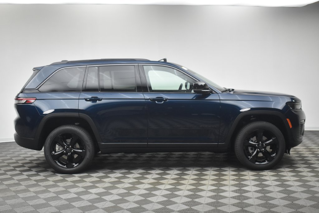 New 2027 Jeep Grand Cherokee Limited AWD/4WD image 3