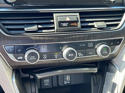 Used 2018 Honda Accord Touring image 27