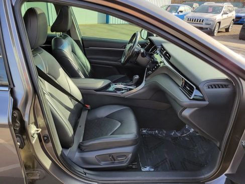 Used 2019 Toyota Camry XSE image 25