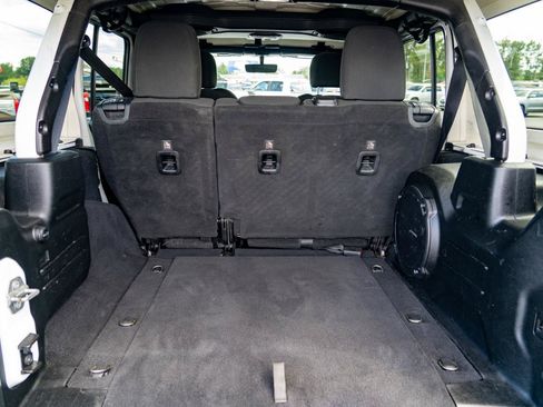 Used 2018 Jeep Wrangler Unlimited Sahara w/ Uconnect 4C Nav & Sound Group AWD/4WD image 22