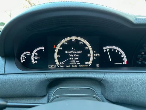 Used 2010 Mercedes-Benz CL 550 4MATIC w/ Sport Pkg image 38