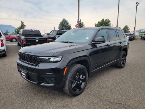 New 2025 Jeep Grand Cherokee L Altitude image 14
