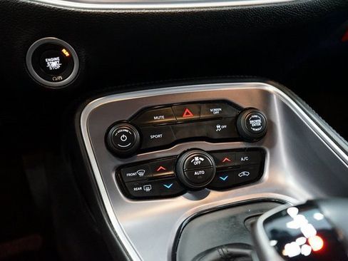 Used 2019 Dodge Challenger SXT image 31