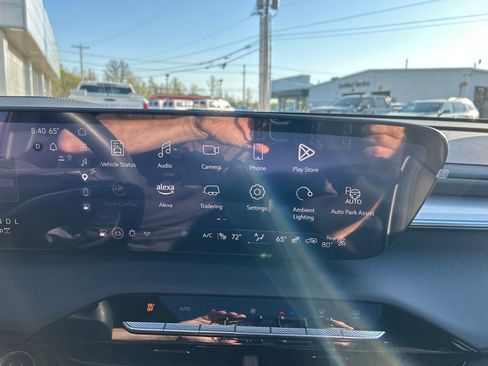 Used 2025 Buick Enclave Avenir w/ Super Cruise Package AWD/4WD image 17