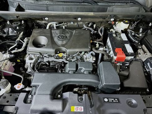Used 2022 Toyota RAV4 XLE AWD/4WD image 9