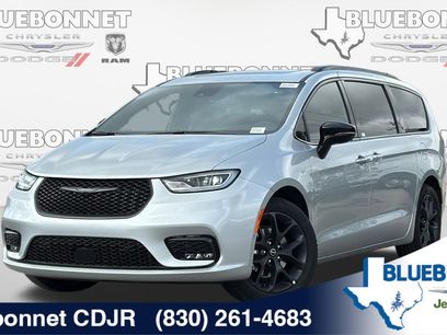 New 2026 Chrysler Pacifica Limited