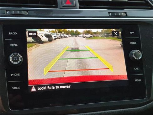 Used 2018 Volkswagen Tiguan SE FWD image 15