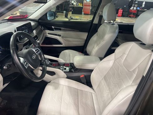 Used 2021 Kia Telluride SX w/ SX Prestige Package image 4