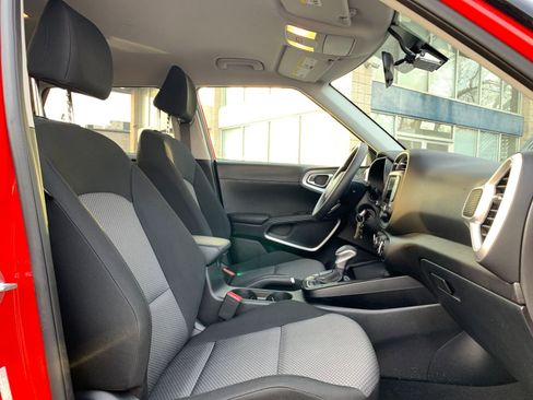 Used 2025 Kia Soul LX w/ LX Technology Package image 34