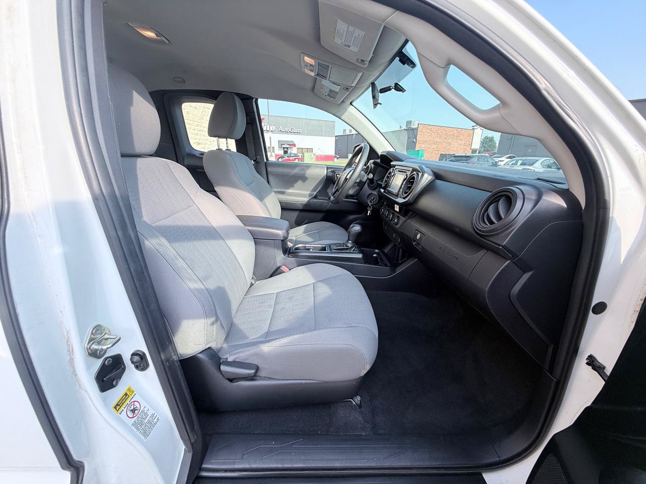 Used 2017 Toyota Tacoma SR AWD/4WD image 11