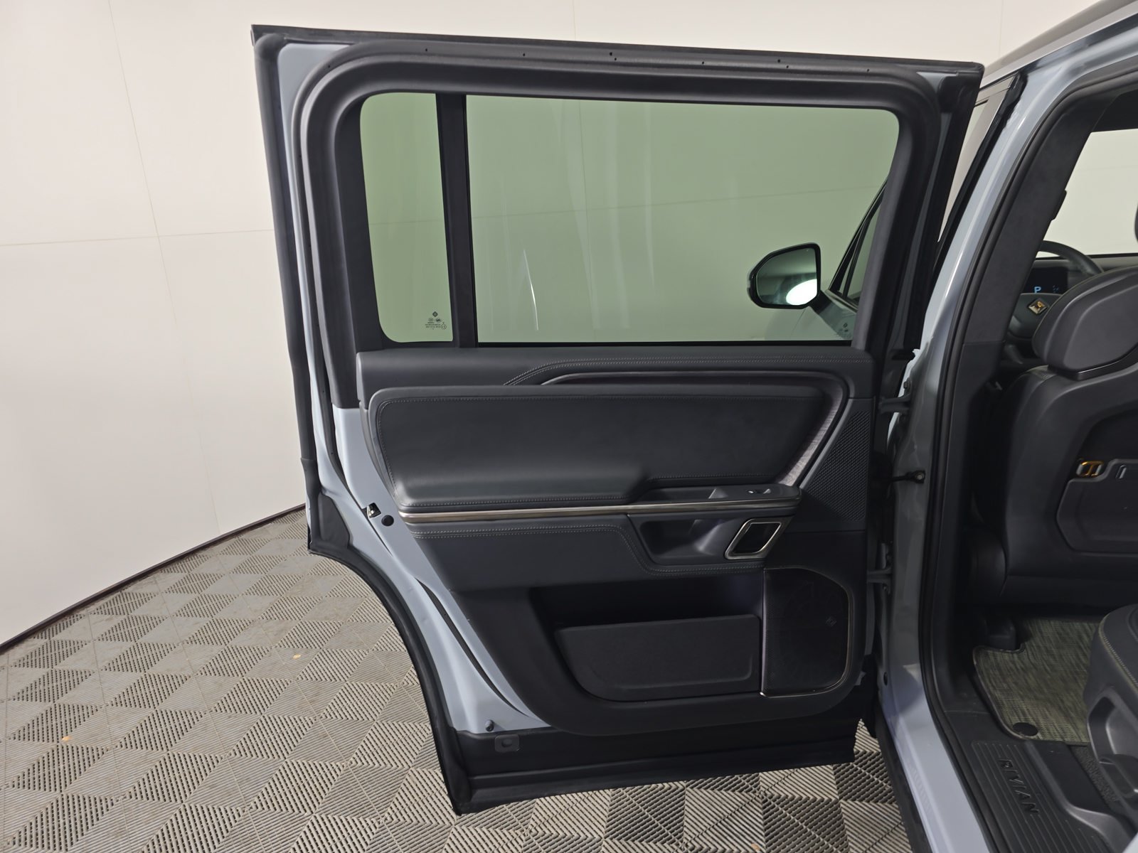 Used 2024 Rivian R1S Adventure Quad AWD/4WD image 17