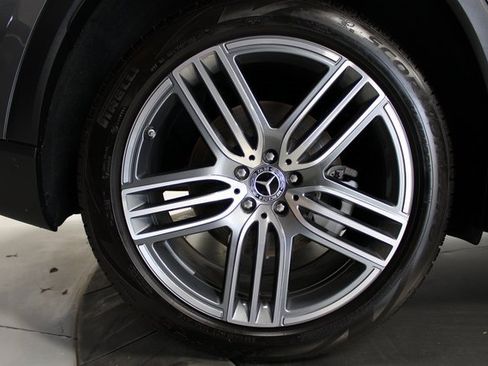 Used 2024 Mercedes-Benz GLS 450 4MATIC image 9